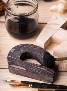 Гравировка дерева лазером: виды станков и применение